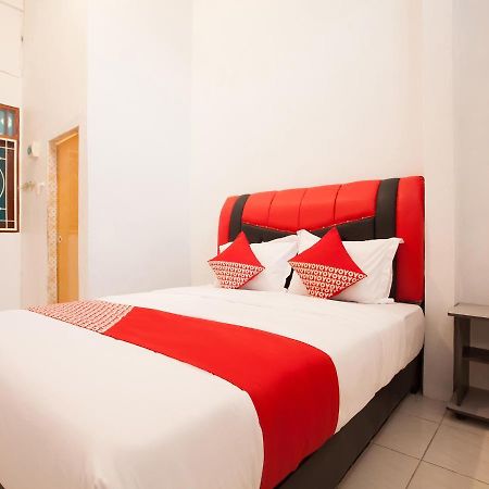 Oyo 1978 Pondok Indah Residence Medan Eksteriør billede