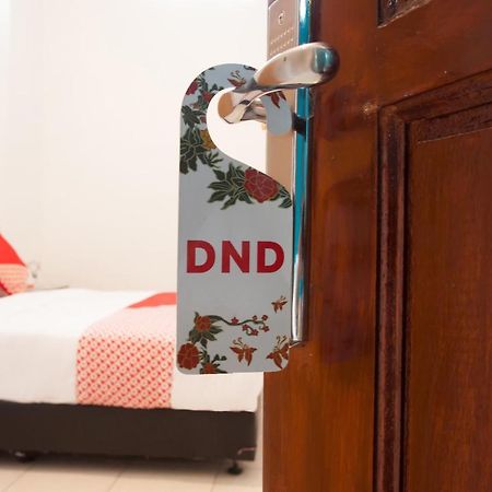 Oyo 1978 Pondok Indah Residence Medan Eksteriør billede